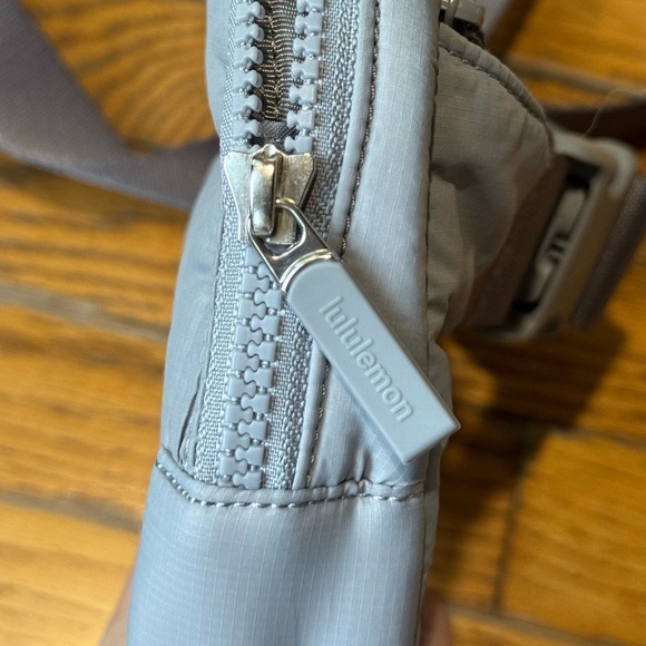 Lululemon Everywhere *wunder puff* Bag 2L - Picture 6 of 7